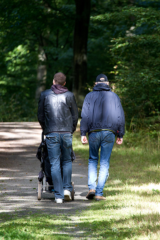 På promenad